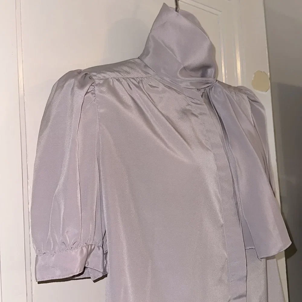 Vintage 80s Mihang lavender polyester‎ short sleeve blouse with attached scarf - Picture 5 of 7